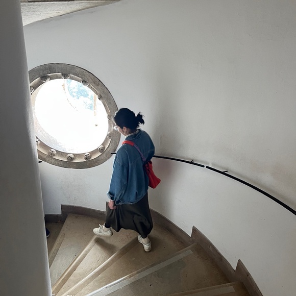 Meet your Posher, Laura - Picture 1 of 1